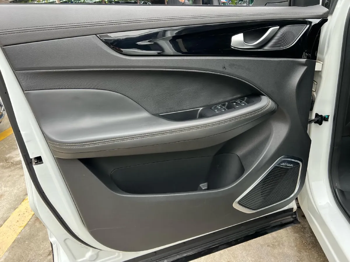 2019 Jetour X90 1.5T 147HP L4 6MT,autocango,china used car exporter,china ev exporter,chinese used car exporter,chinese used ev exporter