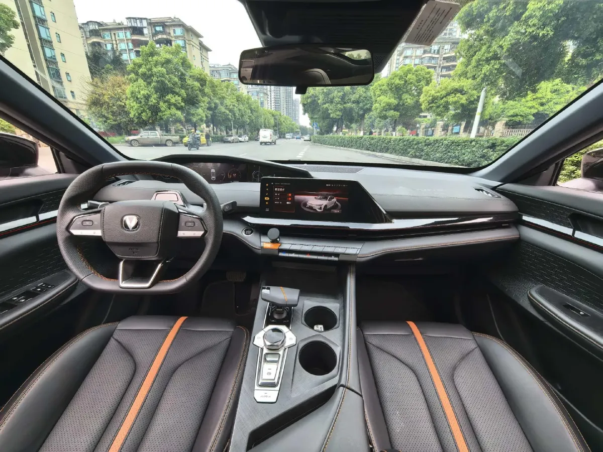 2024 ChangAn UNI-V 1.5T 188HP L4 7DCT,autocango,china used car exporter,china ev exporter,chinese used car exporter,chinese used ev exporter