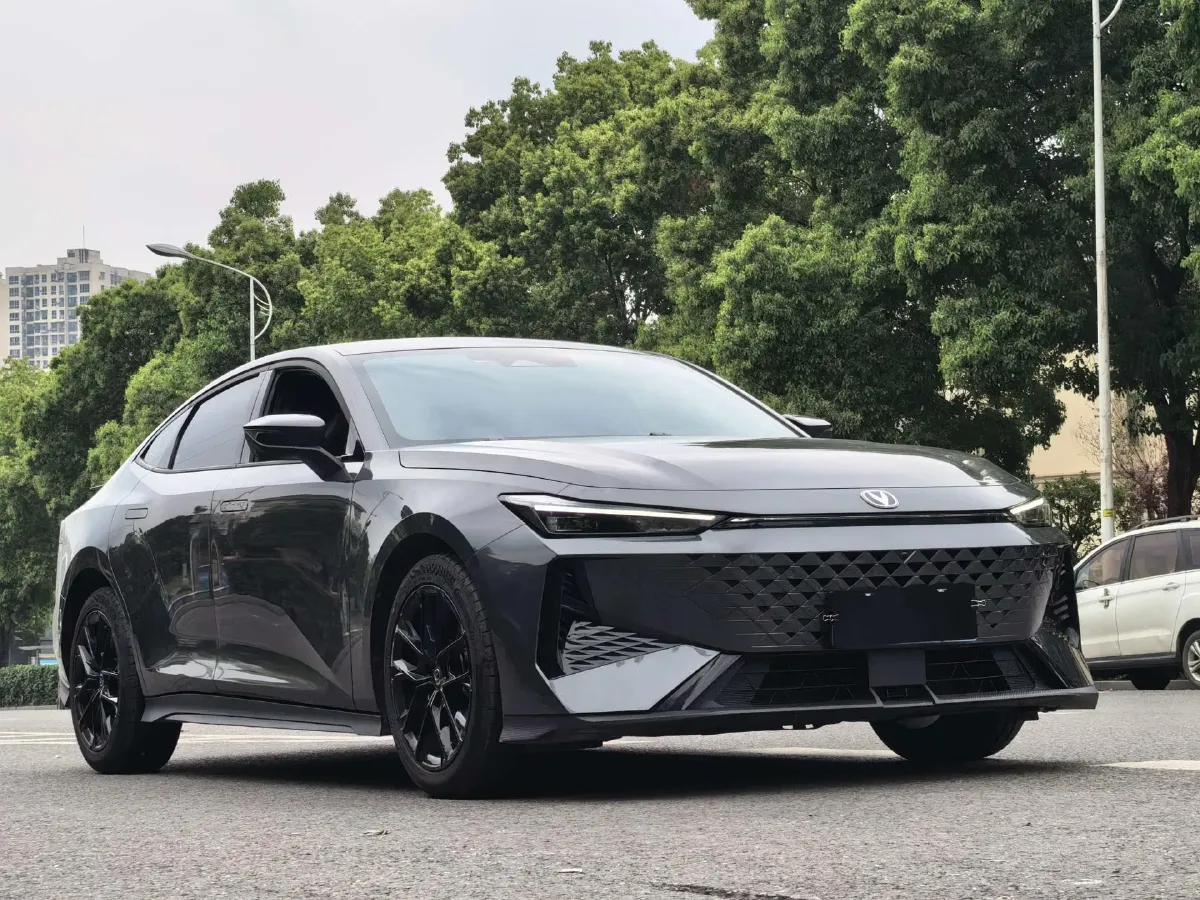 2024 ChangAn UNI-V 1.5T 188HP L4 7DCT,autocango,china used car exporter,china ev exporter,chinese used car exporter,chinese used ev exporter