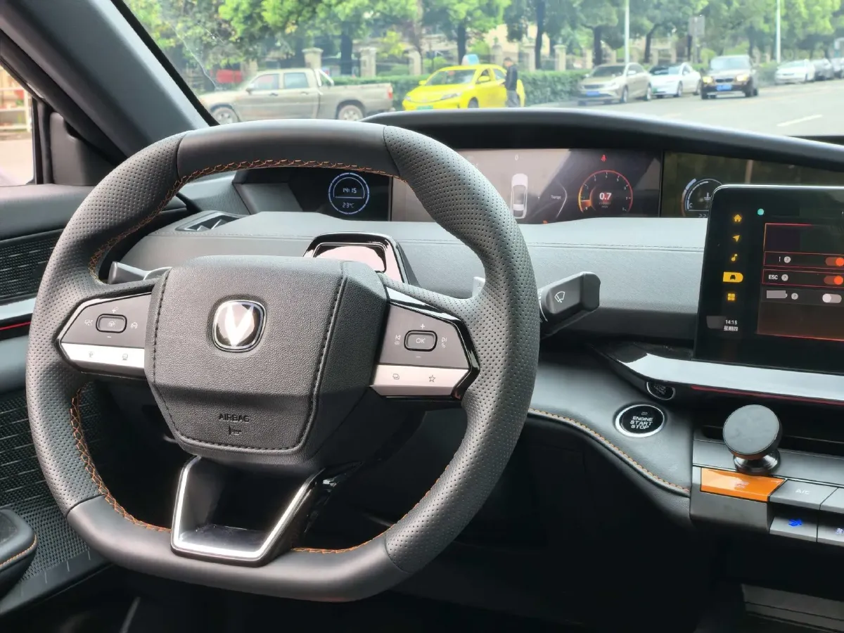 2024 ChangAn UNI-V 1.5T 188HP L4 7DCT,autocango,china used car exporter,china ev exporter,chinese used car exporter,chinese used ev exporter