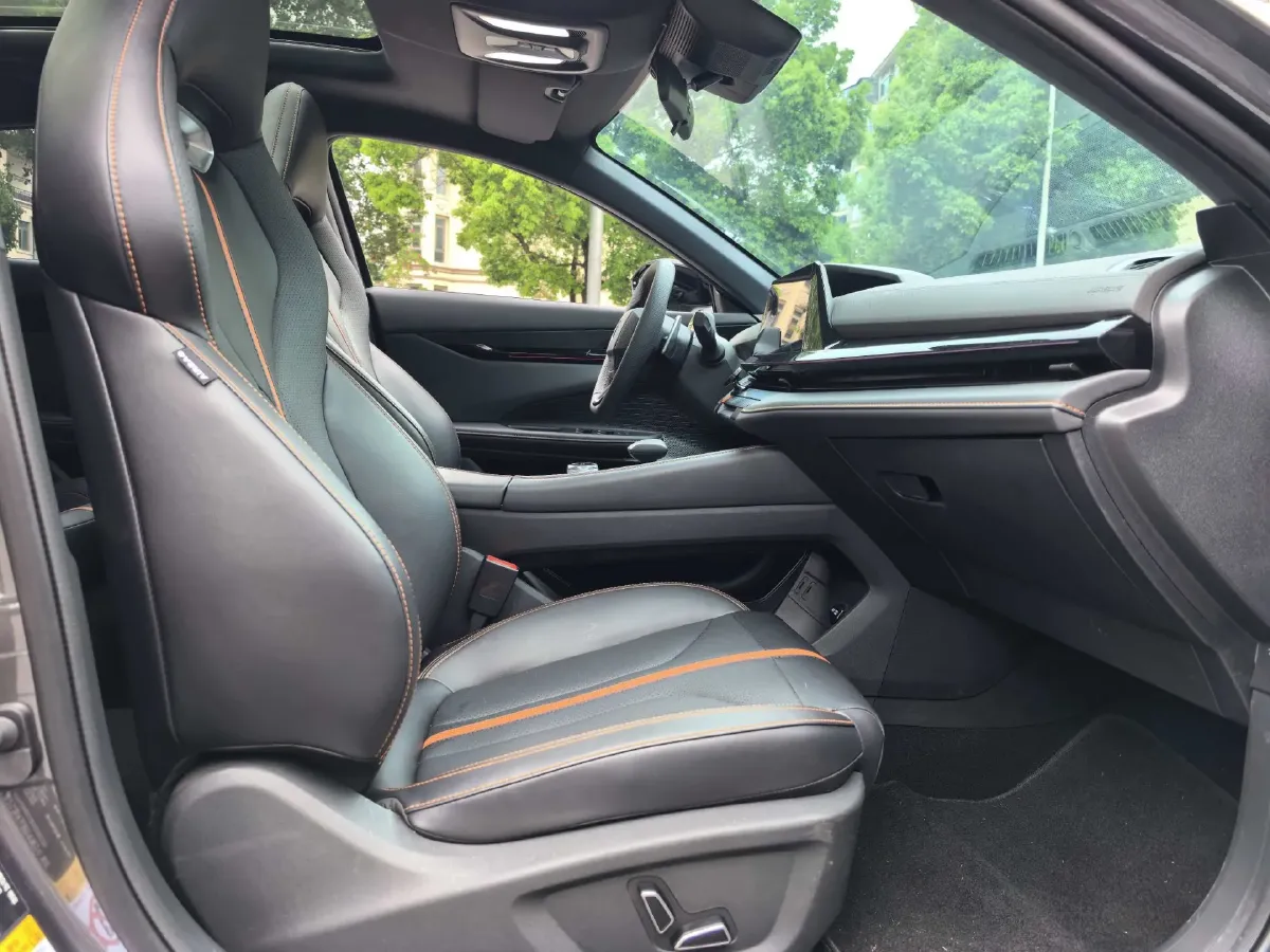 2024 ChangAn UNI-V 1.5T 188HP L4 7DCT,autocango,china used car exporter,china ev exporter,chinese used car exporter,chinese used ev exporter