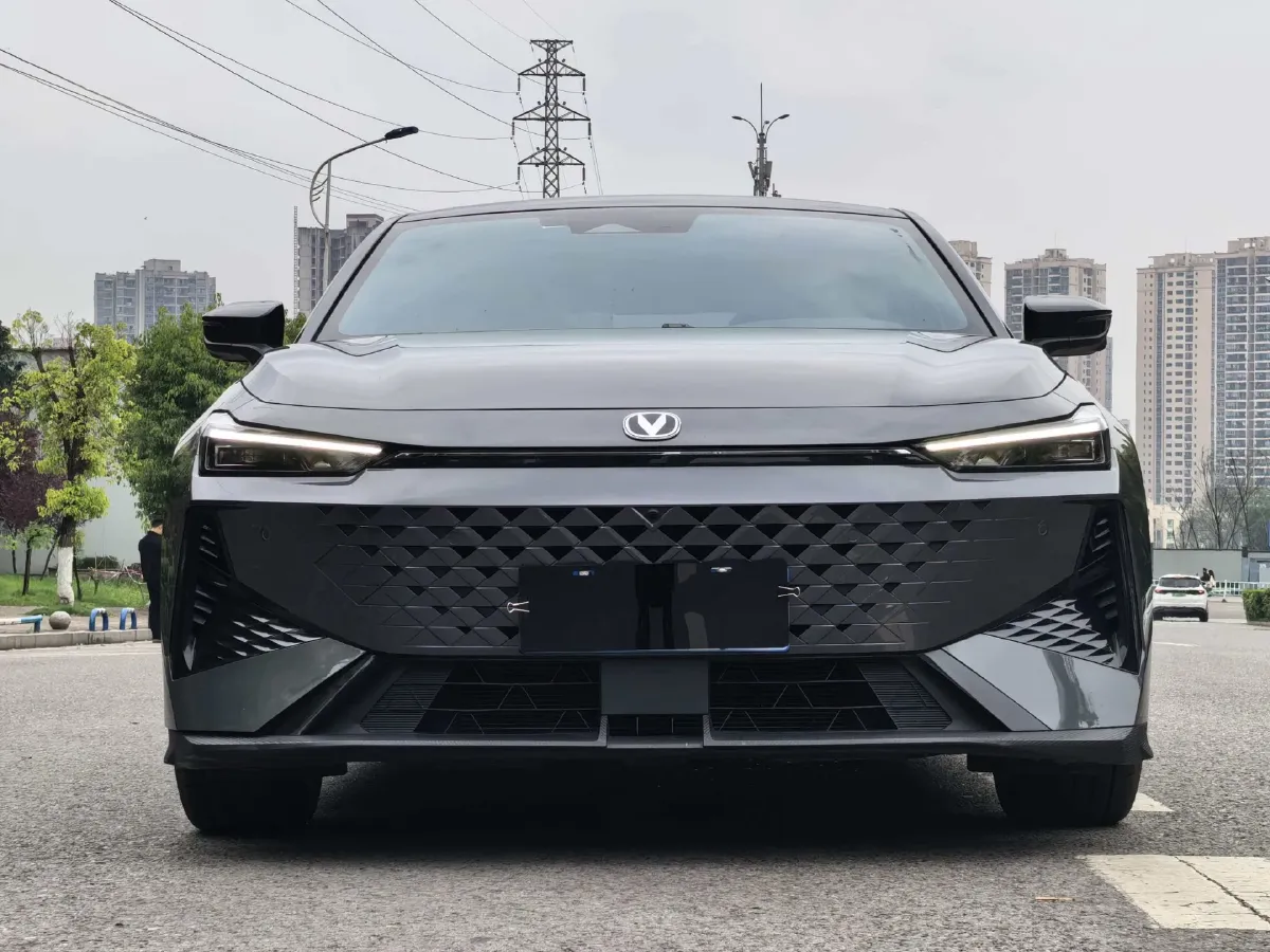 2024 ChangAn UNI-V 1.5T 188HP L4 7DCT,autocango,china used car exporter,china ev exporter,chinese used car exporter,chinese used ev exporter