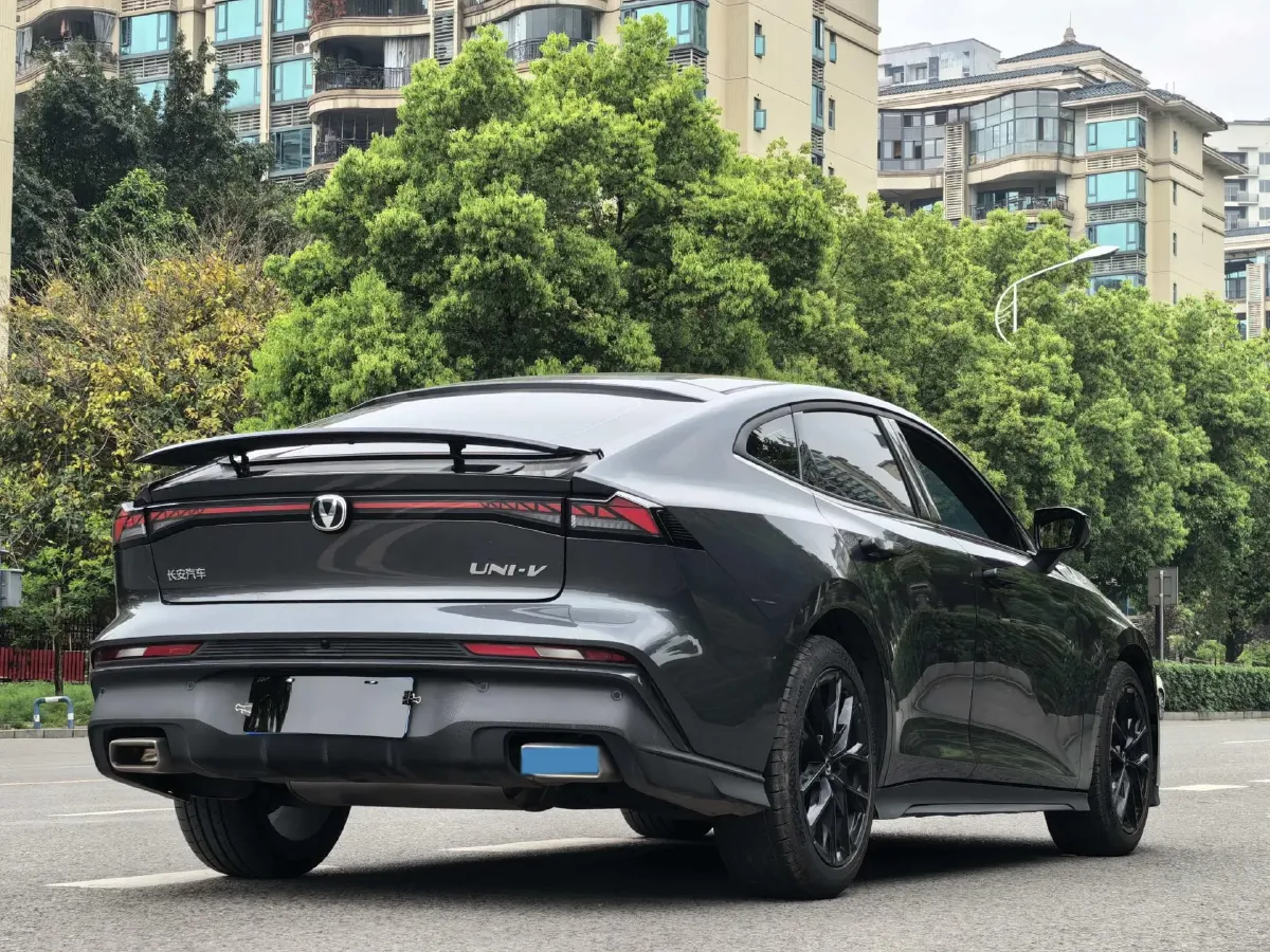 2024 ChangAn UNI-V 1.5T 188HP L4 7DCT,autocango,china used car exporter,china ev exporter,chinese used car exporter,chinese used ev exporter