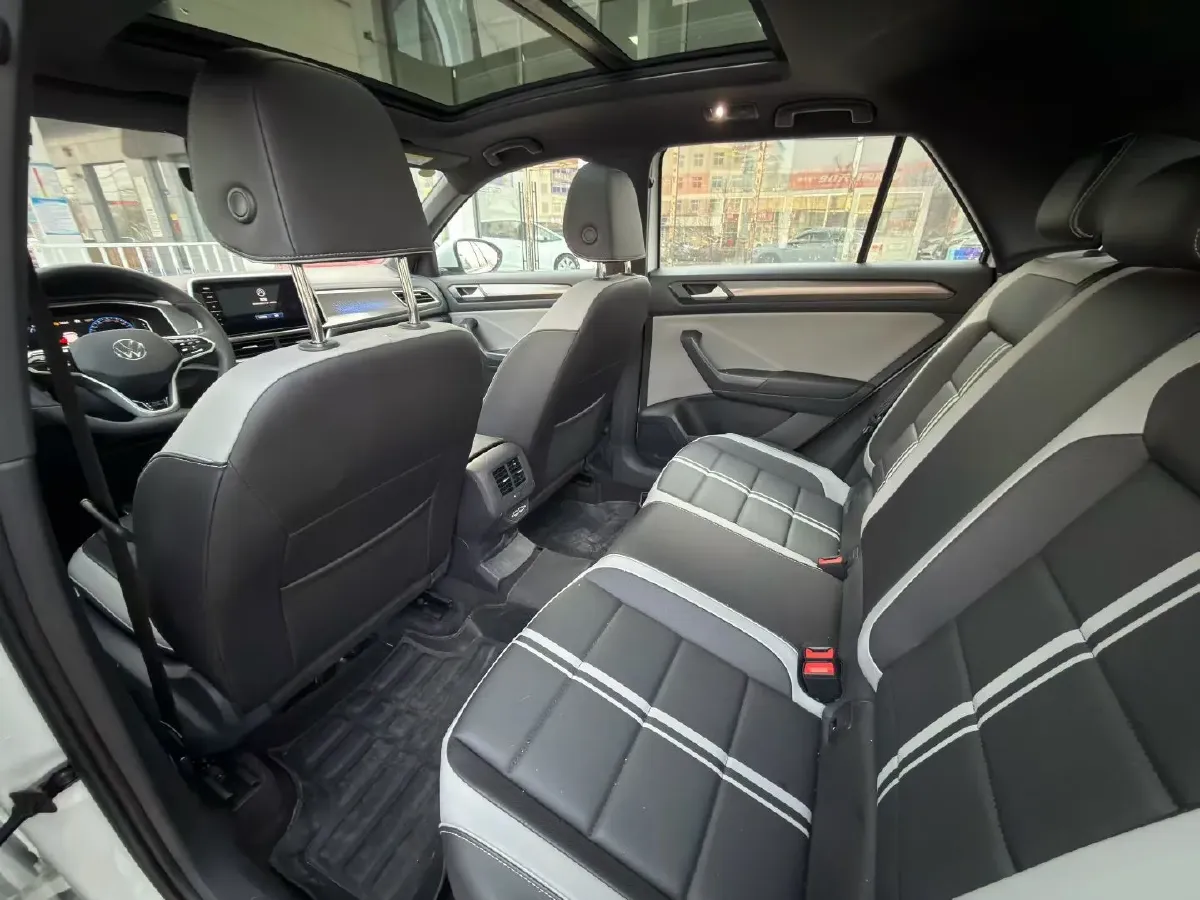 2025 Volkswagen T-Roc 1.5T 160HP L4 7DCT,autocango,china used car exporter,china ev exporter,chinese used car exporter,chinese used ev exporter