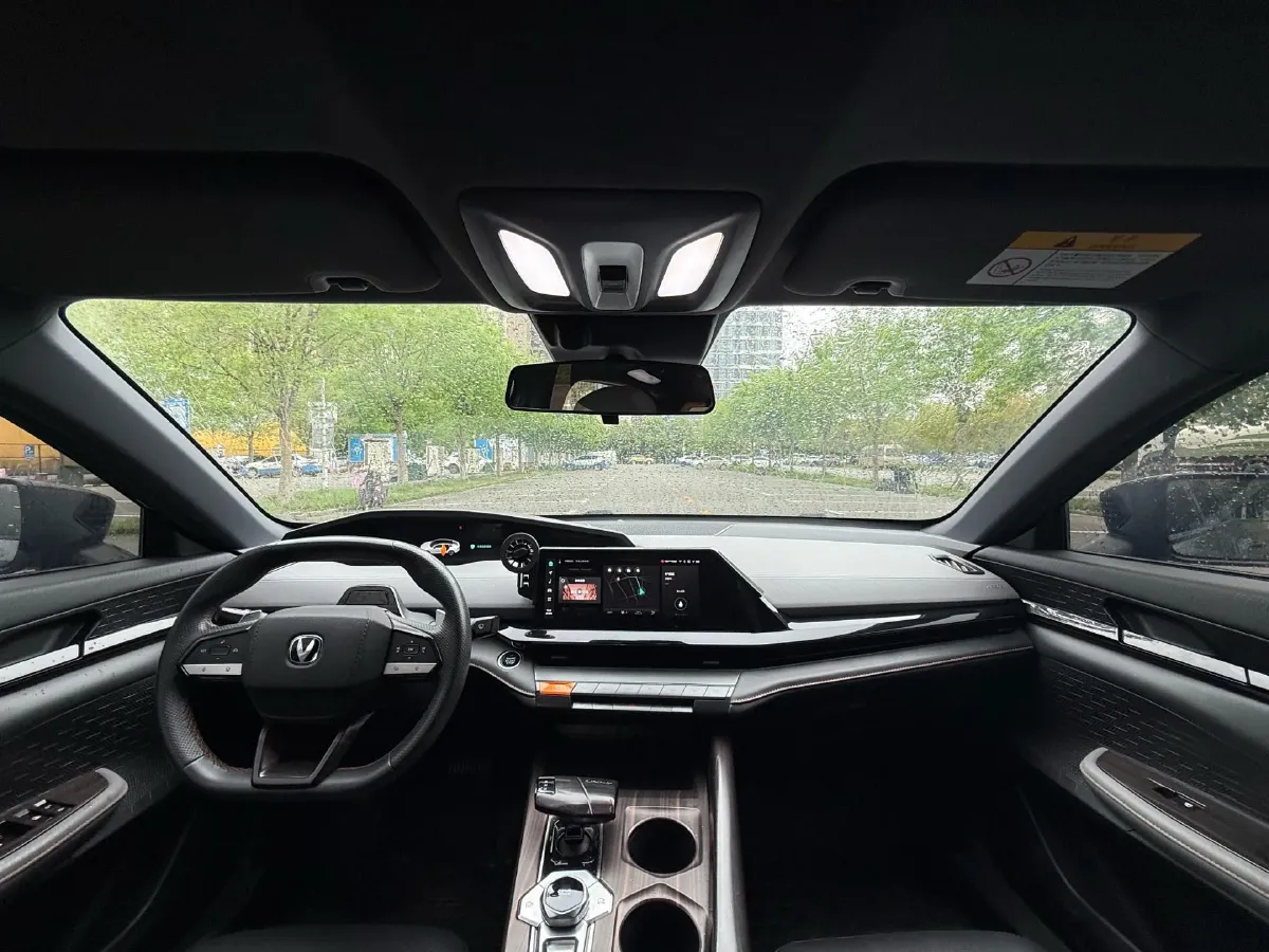 2022 ChangAn UNI-V 1.5T 188HP L4 7DCT,autocango,china used car exporter,china ev exporter,chinese used car exporter,chinese used ev exporter