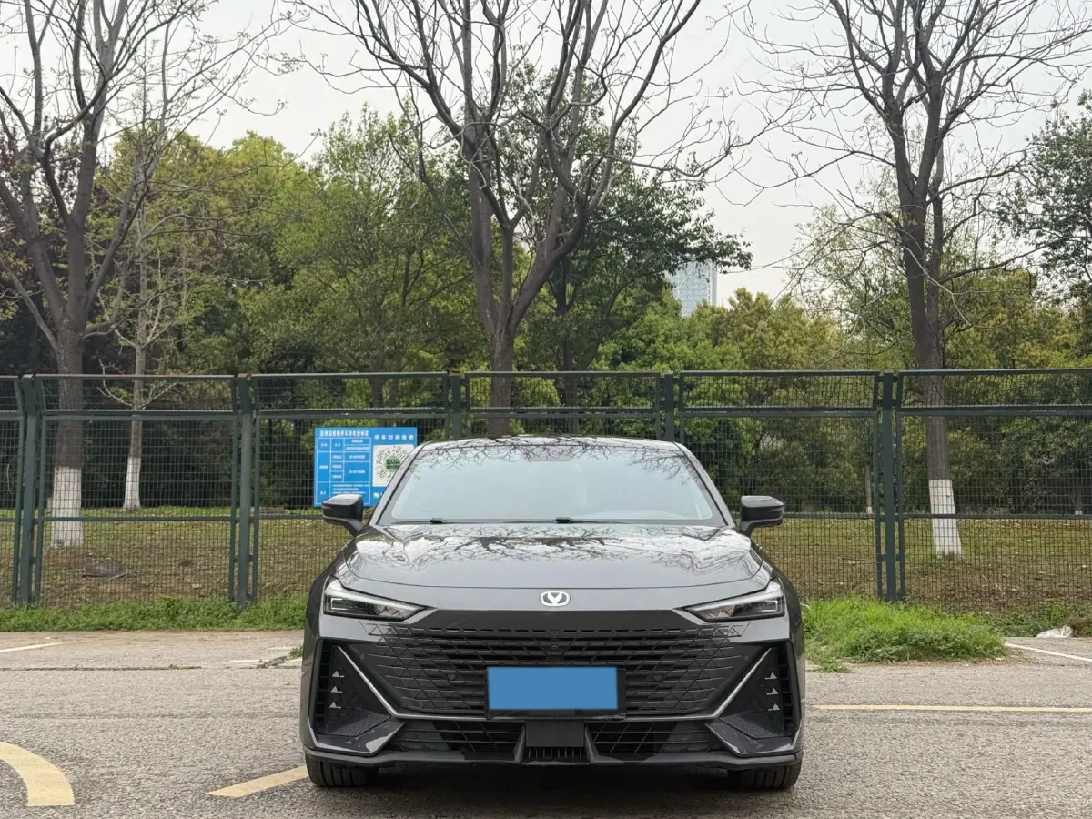 2022 ChangAn UNI-V 1.5T 188HP L4 7DCT,autocango,china used car exporter,china ev exporter,chinese used car exporter,chinese used ev exporter