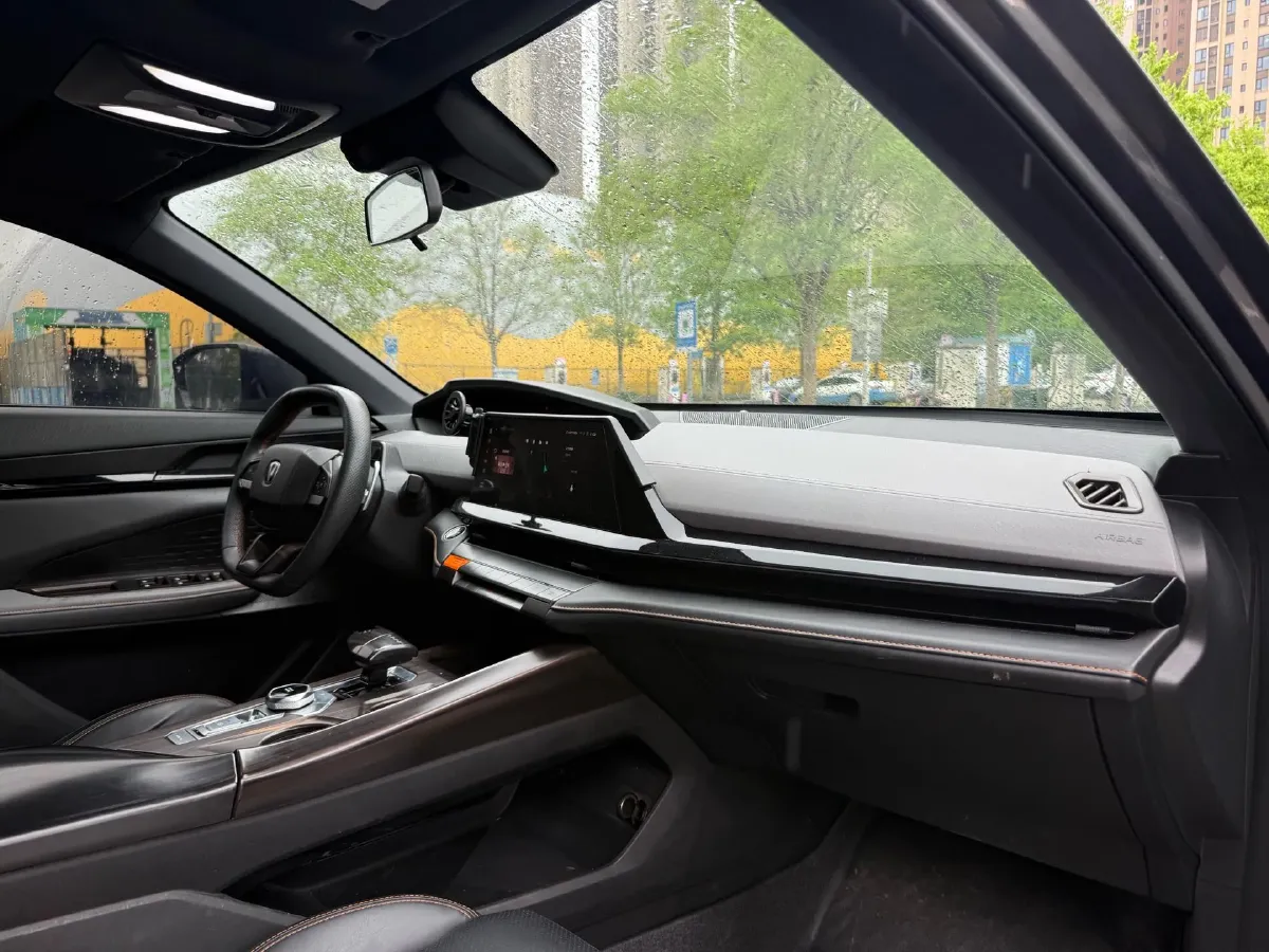 2022 ChangAn UNI-V 1.5T 188HP L4 7DCT,autocango,china used car exporter,china ev exporter,chinese used car exporter,chinese used ev exporter