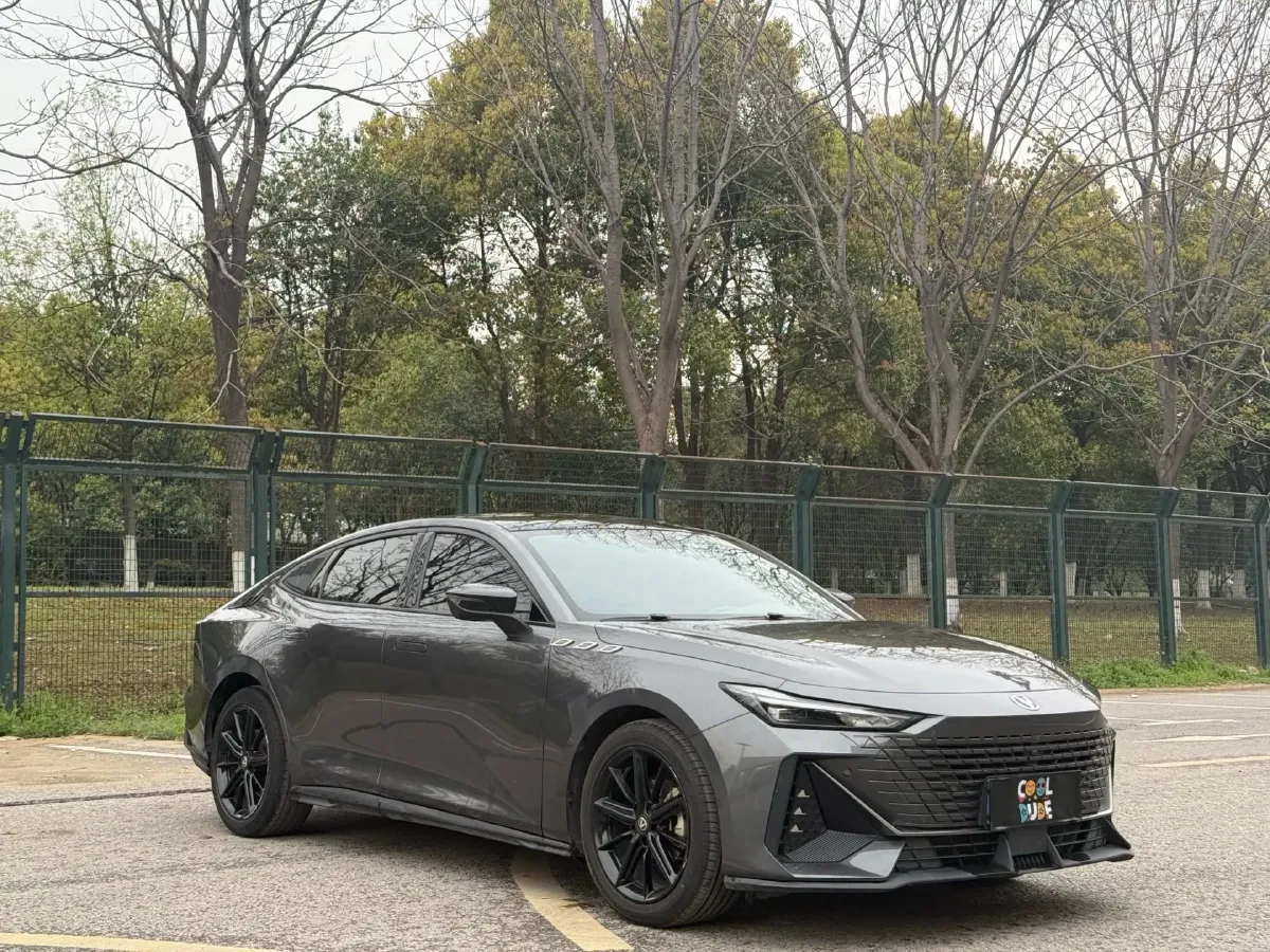 2022 ChangAn UNI-V 1.5T 188HP L4 7DCT,autocango,china used car exporter,china ev exporter,chinese used car exporter,chinese used ev exporter