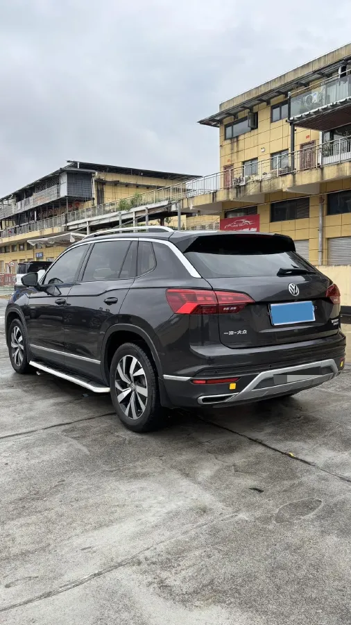 2019 Jeep Cherokee 2.0T 234HP L4 9AT,autocango,china used car exporter,china ev exporter,chinese used car exporter,chinese used ev exporter