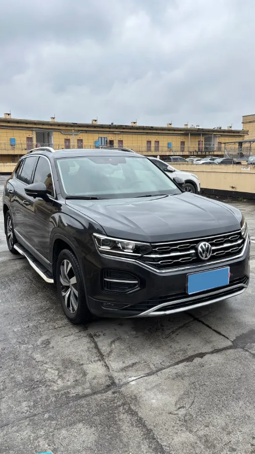 2019 Jeep Cherokee 2.0T 234HP L4 9AT,autocango,china used car exporter,china ev exporter,chinese used car exporter,chinese used ev exporter