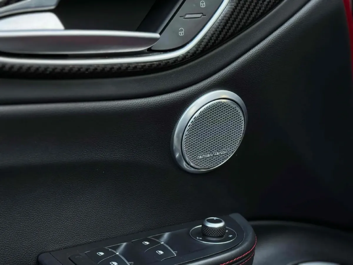 2017 Alfa Romeo Giulia 2.9T 510HP V6 8AT,autocango,china used car exporter,china ev exporter,chinese used car exporter,chinese used ev exporter