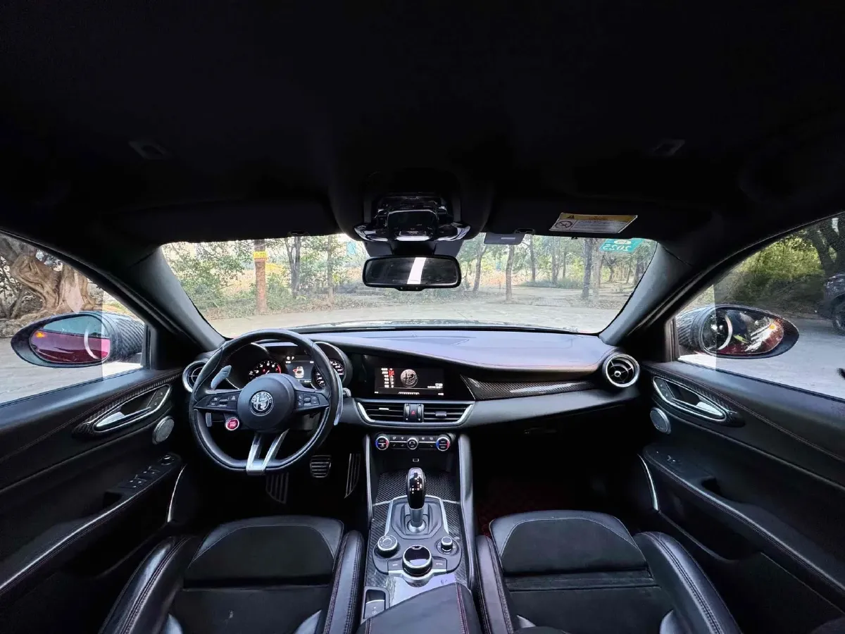 2017 Alfa Romeo Giulia 2.9T 510HP V6 8AT,autocango,china used car exporter,china ev exporter,chinese used car exporter,chinese used ev exporter