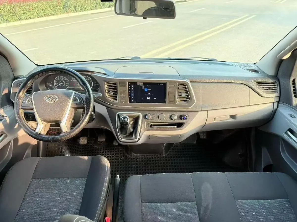 2021 MAXUS XinTu V80 2.0T 139HP L4 6MT,autocango,china used car exporter,china ev exporter,chinese used car exporter,chinese used ev exporter