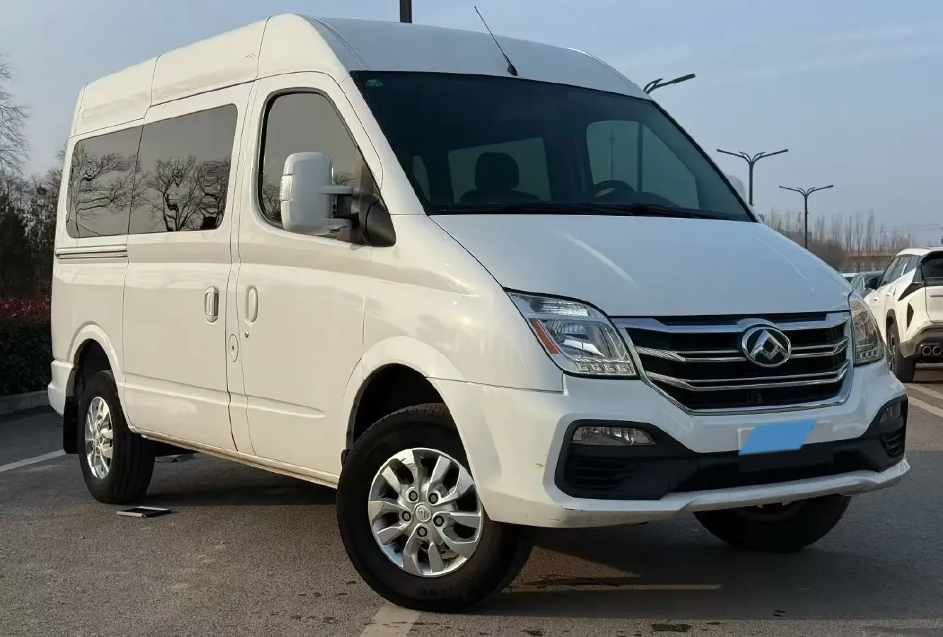2021 MAXUS XinTu V80 2.0T 139HP L4 6MT,autocango,china used car exporter,china ev exporter,chinese used car exporter,chinese used ev exporter