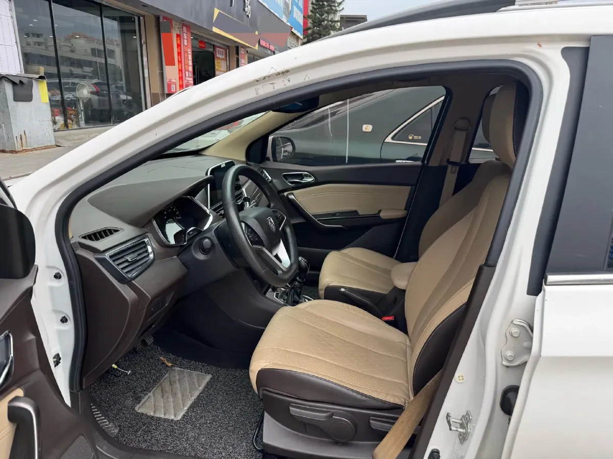 2017 BaoJun 310W 1.5L 112HP L4 6MT,autocango,china used car exporter,china ev exporter,chinese used car exporter,chinese used ev exporter