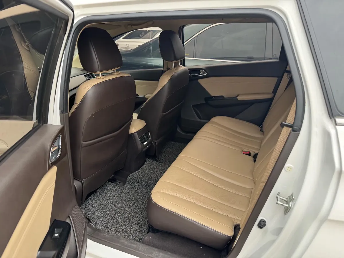 2017 BaoJun 310W 1.5L 112HP L4 6MT,autocango,china used car exporter,china ev exporter,chinese used car exporter,chinese used ev exporter