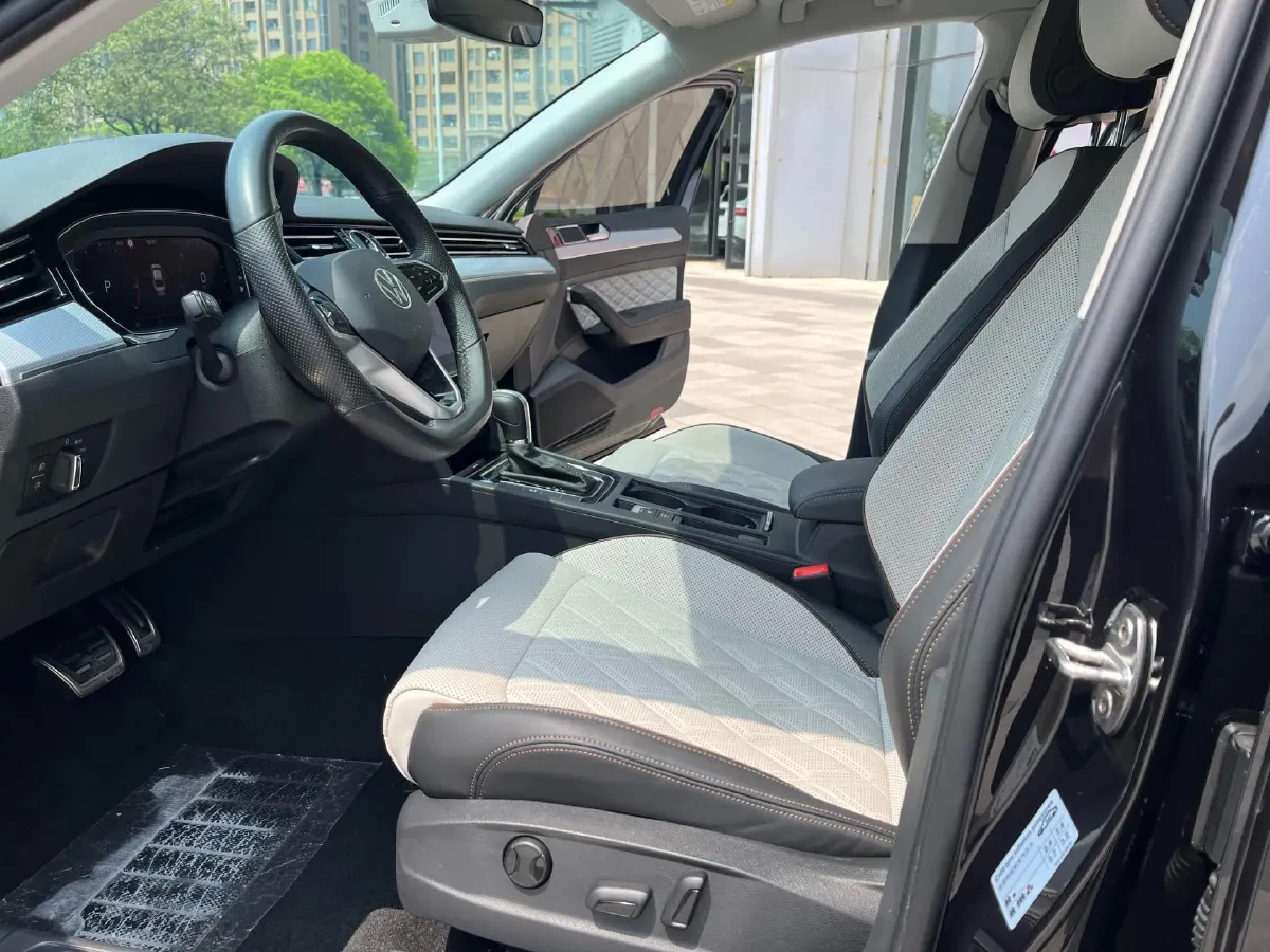 2023 Volkswagen Magotan 2.0T 186HP L4 7DCT,autocango,china used car exporter,china ev exporter,chinese used car exporter,chinese used ev exporter