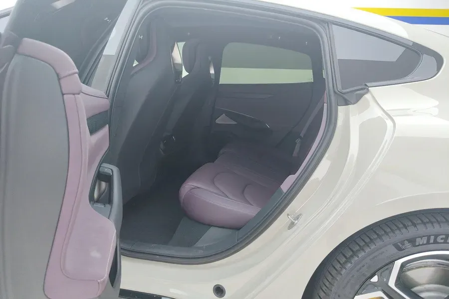 2024 MI SU7 BEV 101KWH,autocango,china used car exporter,china ev exporter,chinese used car exporter,chinese used ev exporter