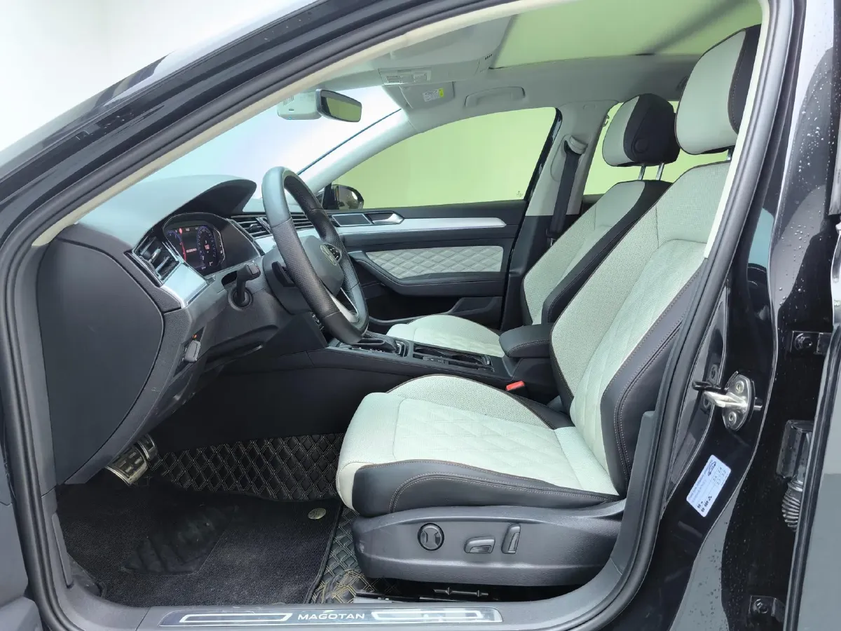 2023 Volkswagen Magotan 2.0T 186HP L4 7DCT,autocango,china used car exporter,china ev exporter,chinese used car exporter,chinese used ev exporter