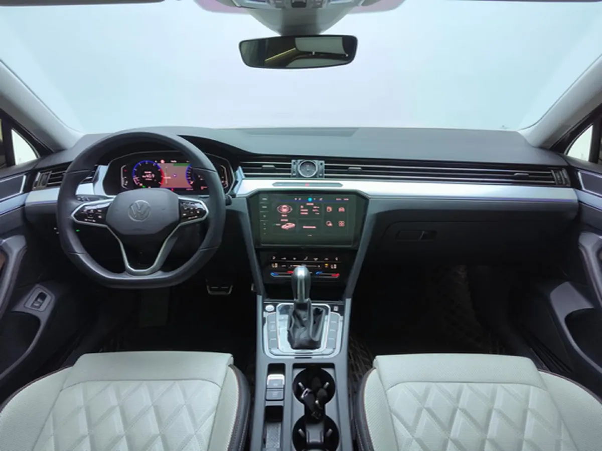 2023 Volkswagen Magotan 2.0T 186HP L4 7DCT,autocango,china used car exporter,china ev exporter,chinese used car exporter,chinese used ev exporter