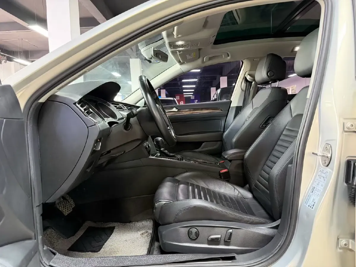 2018 Volkswagen Magotan 1.8T 180HP L4 7DCT,autocango,china used car exporter,china ev exporter,chinese used car exporter,chinese used ev exporter