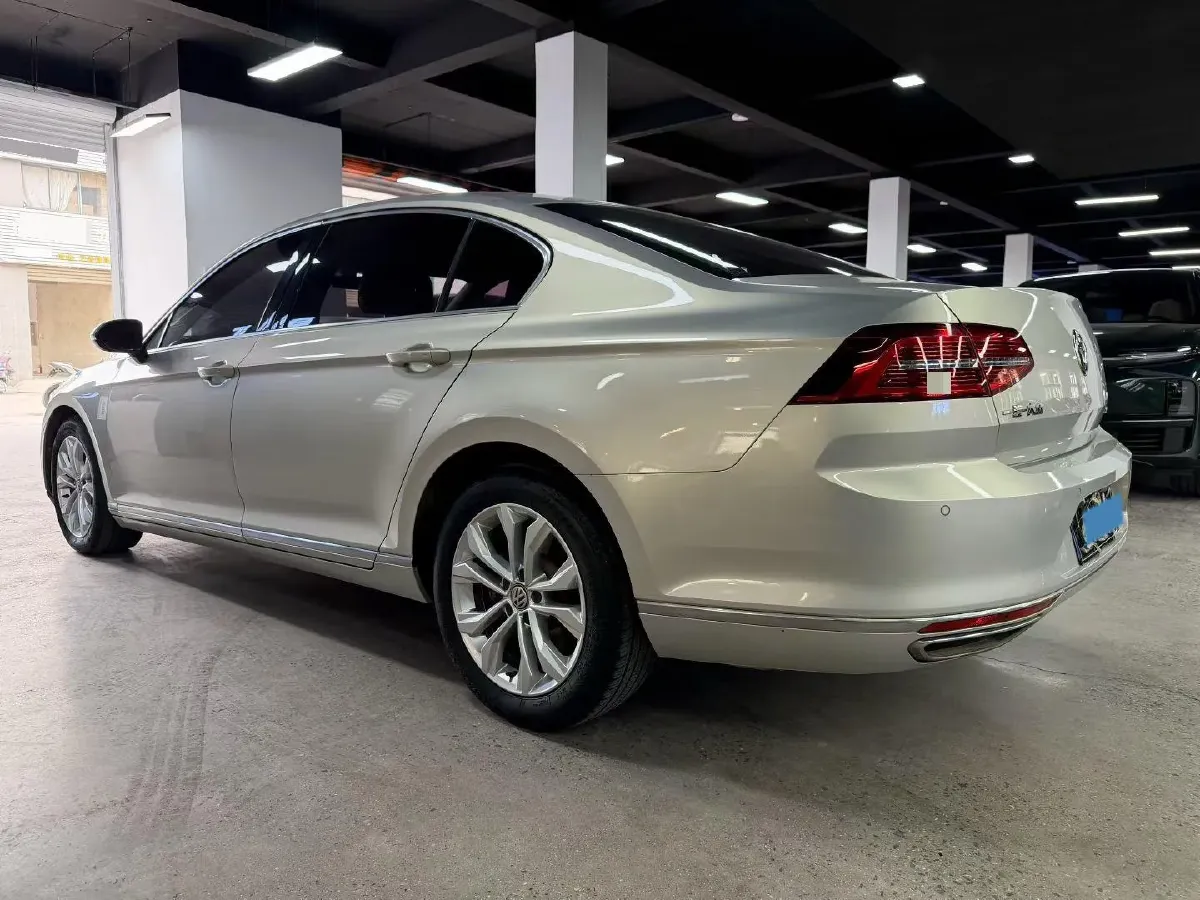 2018 Volkswagen Magotan 1.8T 180HP L4 7DCT,autocango,china used car exporter,china ev exporter,chinese used car exporter,chinese used ev exporter