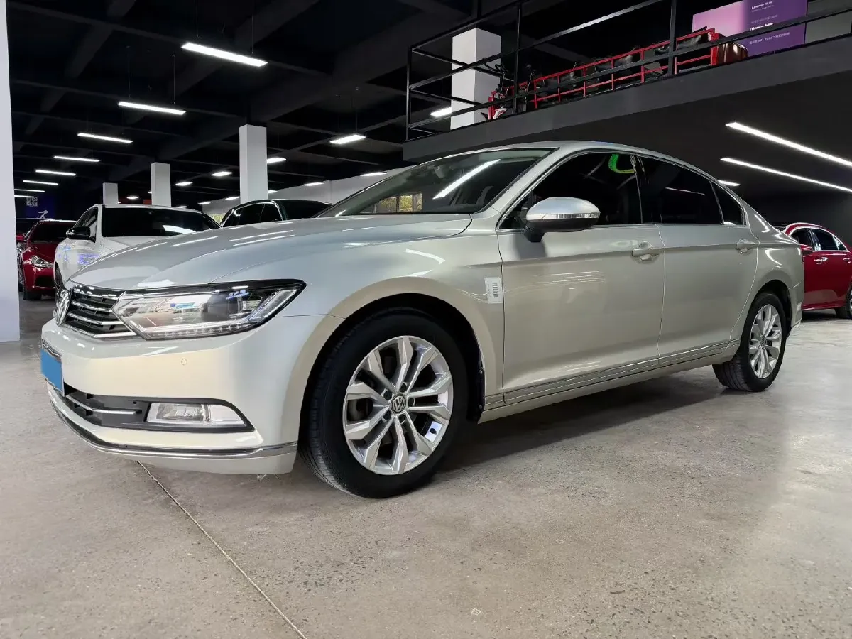 2018 Volkswagen Magotan 1.8T 180HP L4 7DCT,autocango,china used car exporter,china ev exporter,chinese used car exporter,chinese used ev exporter