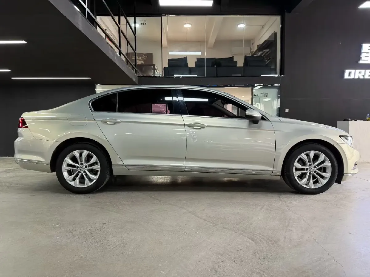 2018 Volkswagen Magotan 1.8T 180HP L4 7DCT,autocango,china used car exporter,china ev exporter,chinese used car exporter,chinese used ev exporter