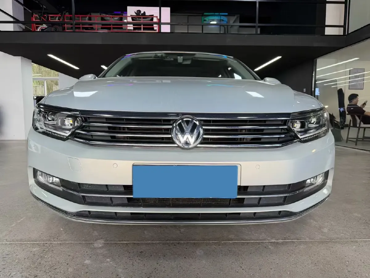 2018 Volkswagen Magotan 1.8T 180HP L4 7DCT,autocango,china used car exporter,china ev exporter,chinese used car exporter,chinese used ev exporter