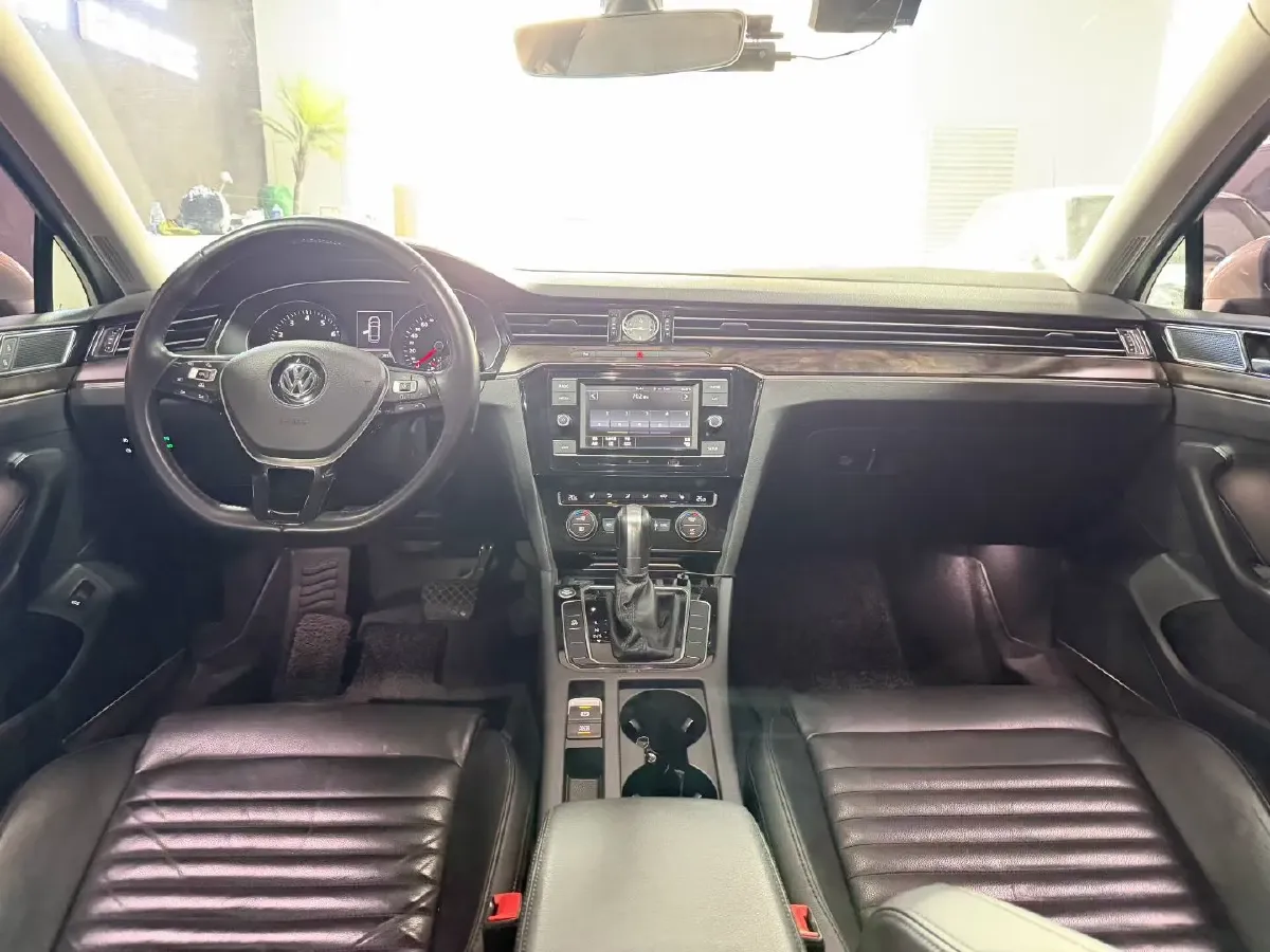 2018 Volkswagen Magotan 1.8T 180HP L4 7DCT,autocango,china used car exporter,china ev exporter,chinese used car exporter,chinese used ev exporter