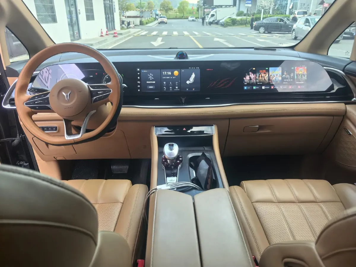 2022 Voyah Dream 1.5T 136HP L4 PHEV 25.57KWH,autocango,china used car exporter,china ev exporter,chinese used car exporter,chinese used ev exporter