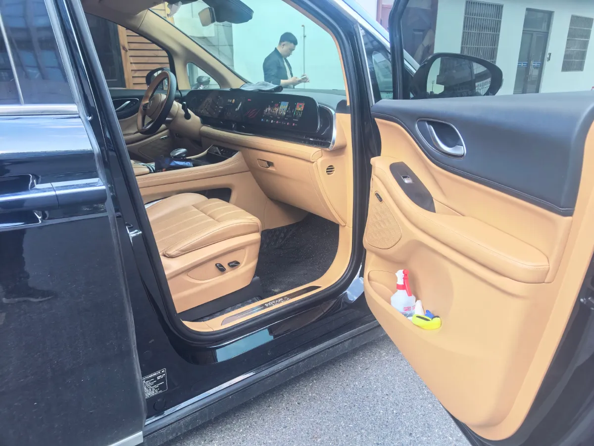 2022 Voyah Dream 1.5T 136HP L4 PHEV 25.57KWH,autocango,china used car exporter,china ev exporter,chinese used car exporter,chinese used ev exporter