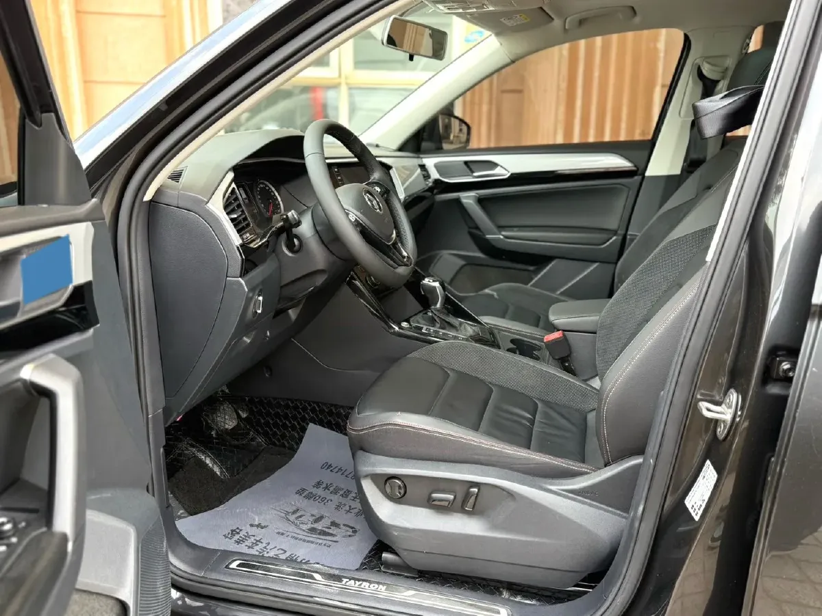 2019 Jeep Cherokee 2.0T 234HP L4 9AT,autocango,china used car exporter,china ev exporter,chinese used car exporter,chinese used ev exporter