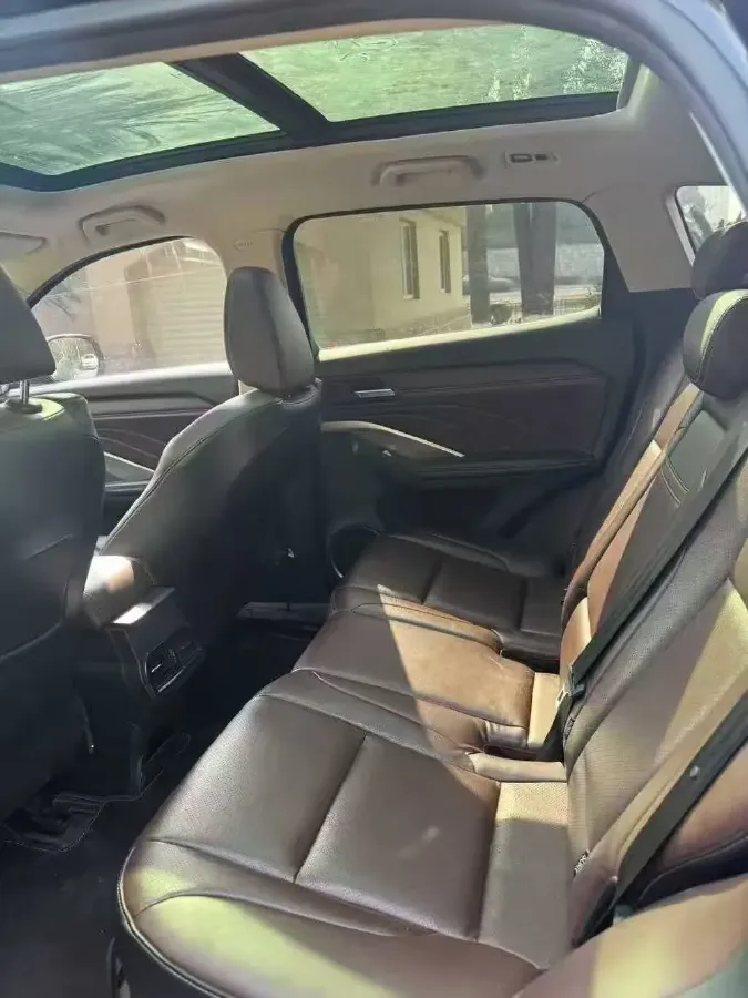 2021 WEY VV6 2.0T 227HP L4 7DCT,autocango,china used car exporter,china ev exporter,chinese used car exporter,chinese used ev exporter