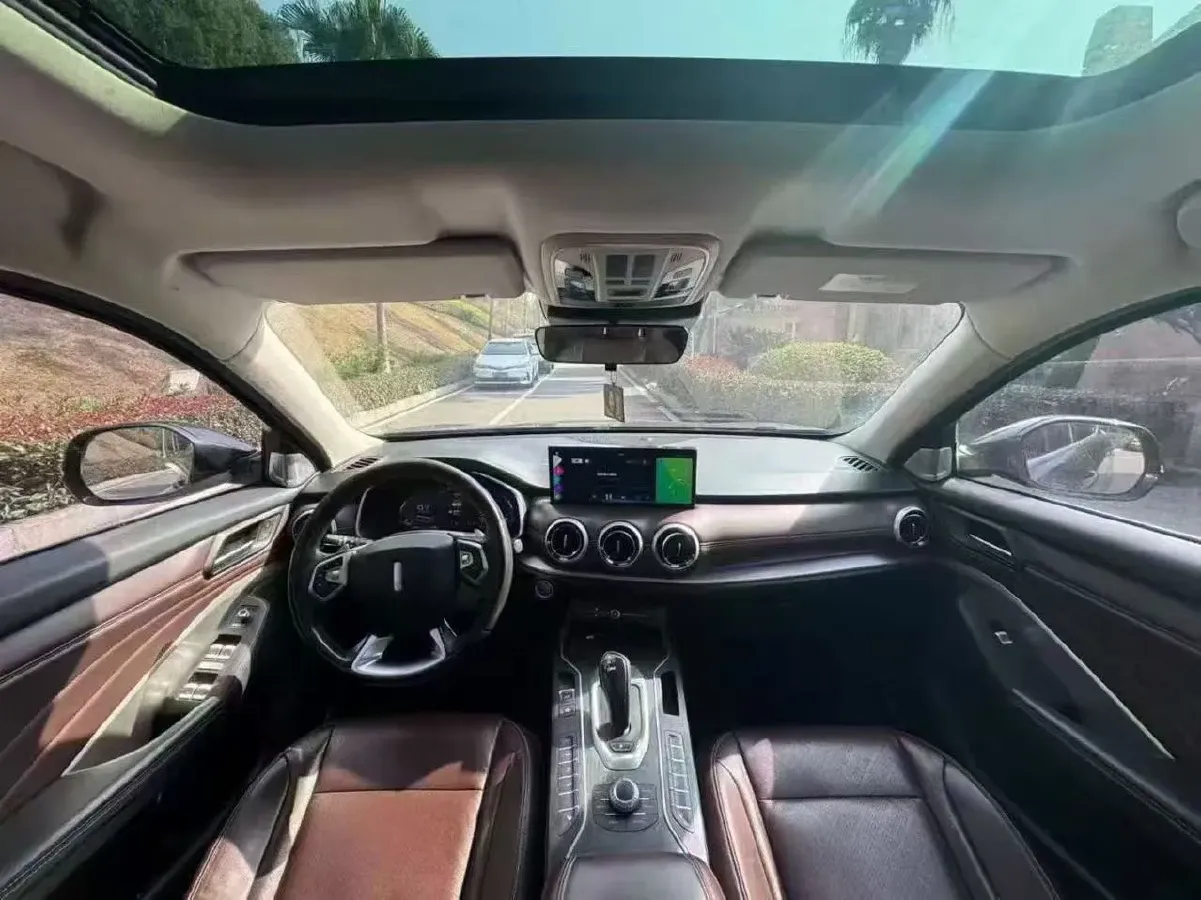 2021 WEY VV6 2.0T 227HP L4 7DCT,autocango,china used car exporter,china ev exporter,chinese used car exporter,chinese used ev exporter