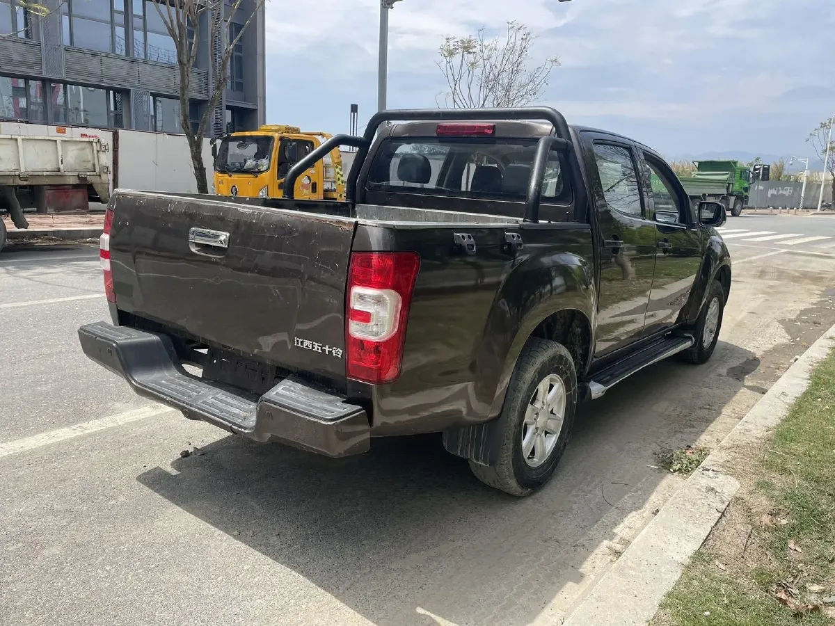 2022 Isuzu RE-MAX Jim 2.8T 120HP L4 5MT,autocango,china used car exporter,china ev exporter,chinese used car exporter,chinese used ev exporter