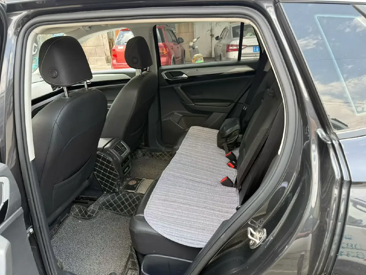 2019 MINI CLUBMAN 1.5T 102HP L3 6AT,autocango,china used car exporter,china ev exporter,chinese used car exporter,chinese used ev exporter