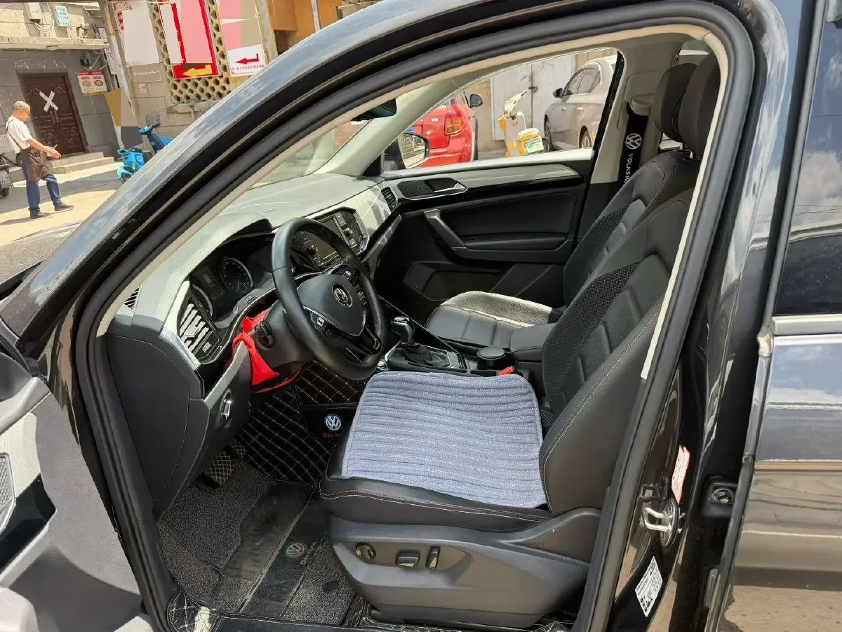 2019 MINI CLUBMAN 1.5T 102HP L3 6AT,autocango,china used car exporter,china ev exporter,chinese used car exporter,chinese used ev exporter