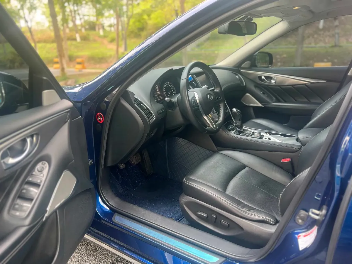 2018 Jeep Grand Commander 2.0T 265HP L4 9AT,autocango,china used car exporter,china ev exporter,chinese used car exporter,chinese used ev exporter