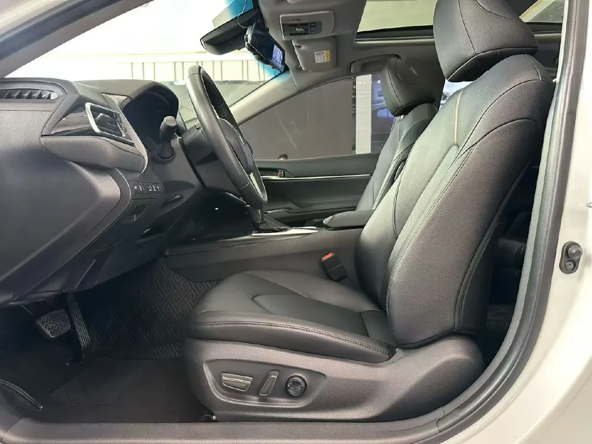 2021 Toyota Camry 2.5L 209HP L4 8AT,autocango,china used car exporter,china ev exporter,chinese used car exporter,chinese used ev exporter