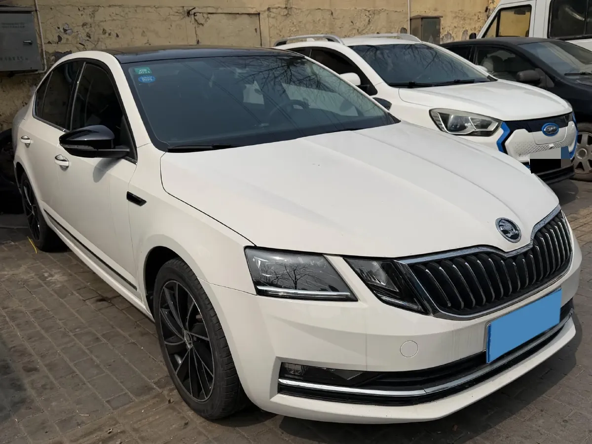 2020 Skoda Octavia 1.4T 150HP L4 7DCT,autocango,china used car exporter,china ev exporter,chinese used car exporter,chinese used ev exporter