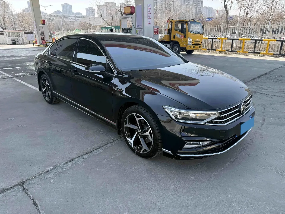 2025 Volkswagen Magotan 2.0T 186HP L4 7DCT,autocango,china used car exporter,china ev exporter,chinese used car exporter,chinese used ev exporter