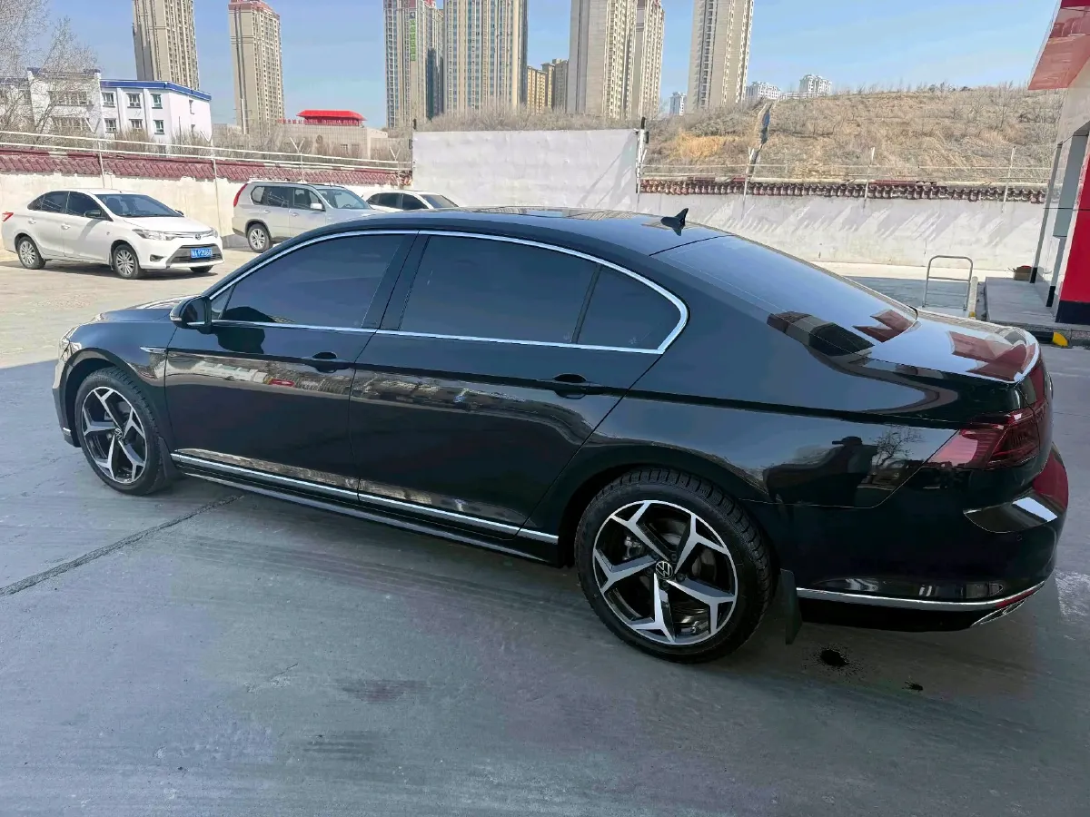 2025 Volkswagen Magotan 2.0T 186HP L4 7DCT,autocango,china used car exporter,china ev exporter,chinese used car exporter,chinese used ev exporter