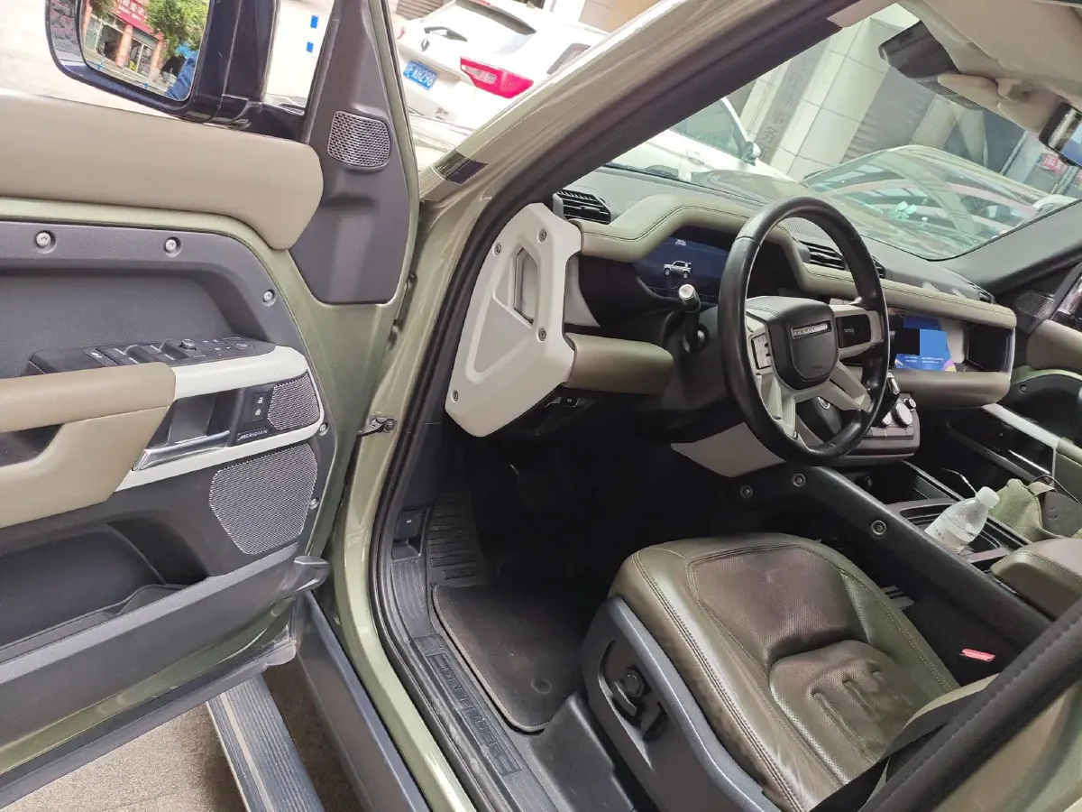 2020 Land Rover Defender 3.0T 400HP L6 8AT,autocango,china used car exporter,china ev exporter,chinese used car exporter,chinese used ev exporter