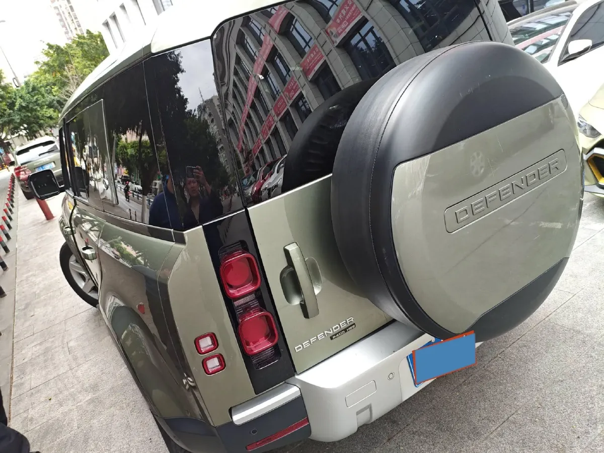 2020 Land Rover Defender 3.0T 400HP L6 8AT,autocango,china used car exporter,china ev exporter,chinese used car exporter,chinese used ev exporter