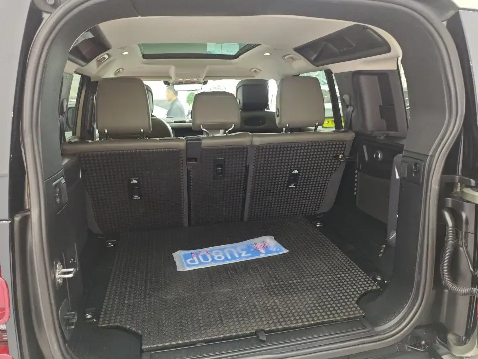 2020 Land Rover Defender 3.0T 400HP L6 8AT,autocango,china used car exporter,china ev exporter,chinese used car exporter,chinese used ev exporter