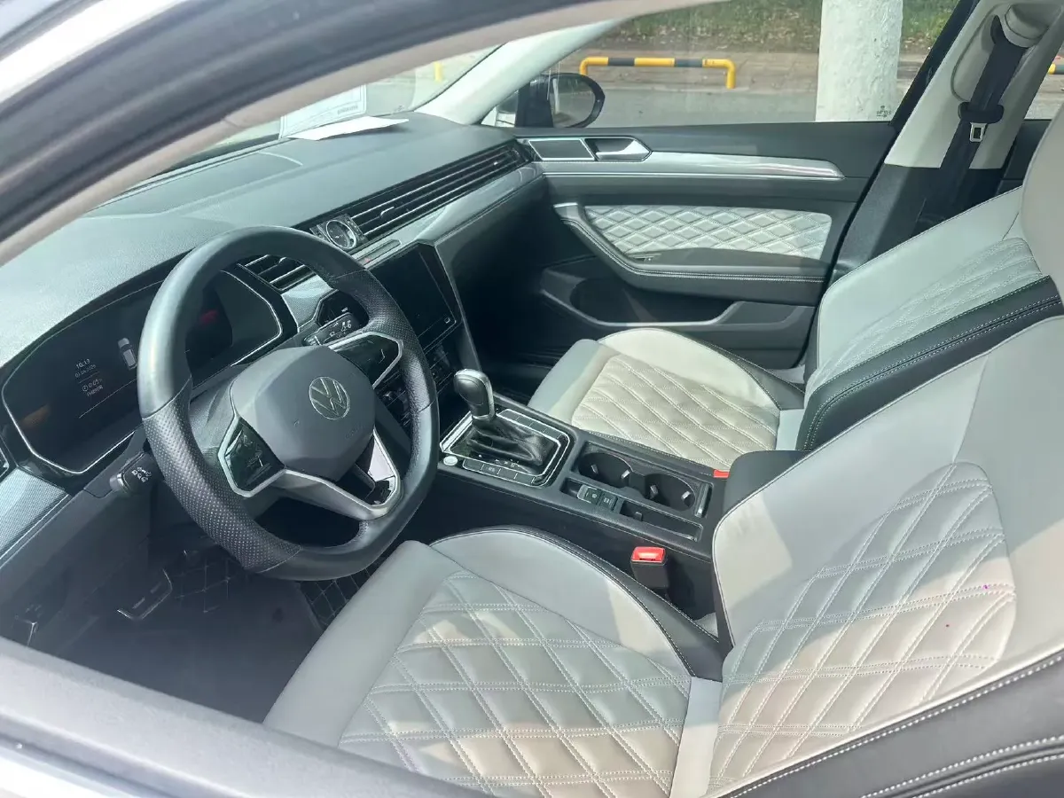 2023 Volkswagen Magotan 2.0T 186HP L4 7DCT,autocango,china used car exporter,china ev exporter,chinese used car exporter,chinese used ev exporter