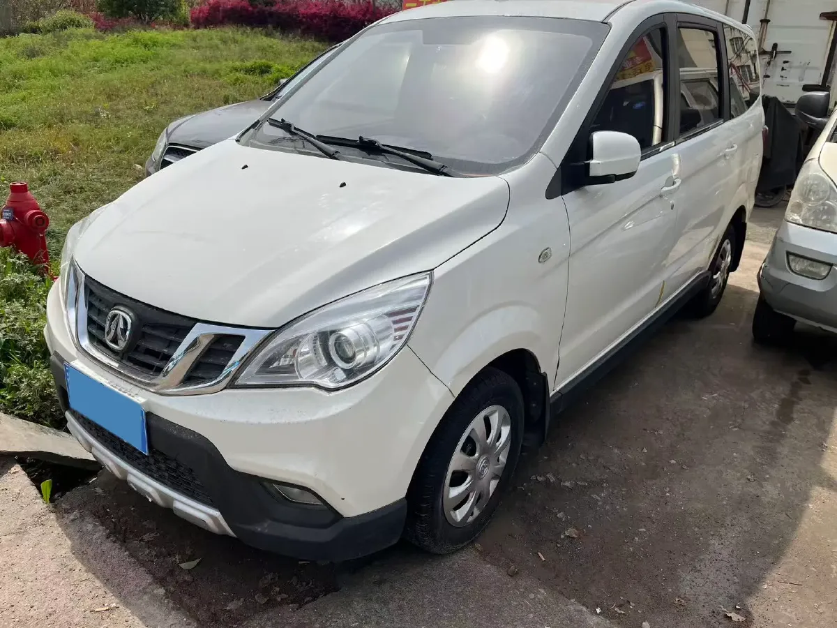 2017 BAIC WeiWang M20 1.5L 116HP L4 5MT,autocango,china used car exporter,china ev exporter,chinese used car exporter,chinese used ev exporter