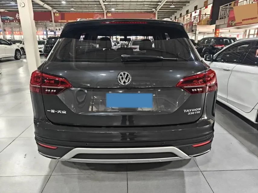 2019 Jeep Cherokee 2.0T 234HP L4 9AT,autocango,china used car exporter,china ev exporter,chinese used car exporter,chinese used ev exporter