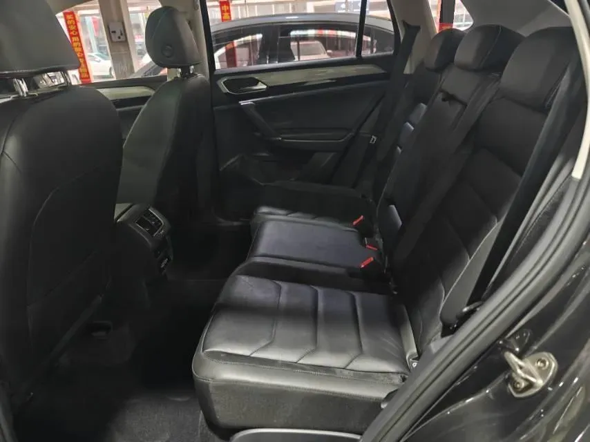 2019 Jeep Cherokee 2.0T 234HP L4 9AT,autocango,china used car exporter,china ev exporter,chinese used car exporter,chinese used ev exporter